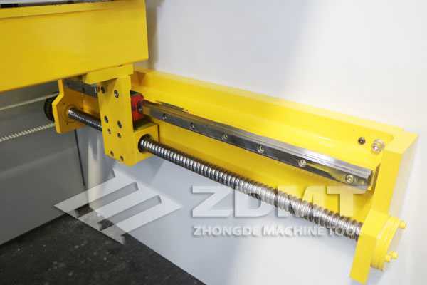 滚珠丝杠和光杆传动.jpg 滚珠丝杠和光杆传动.jpg